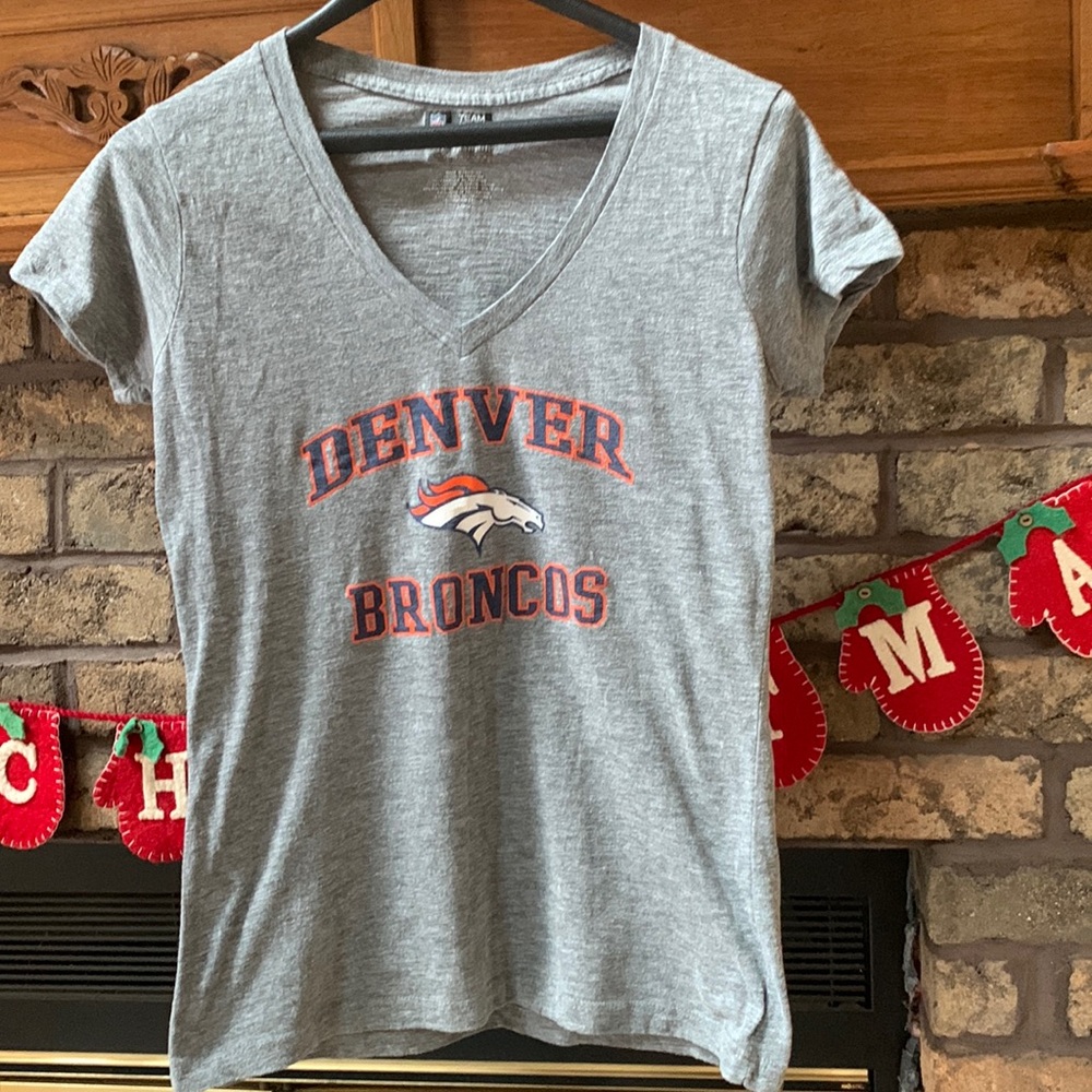 Womens Denver broncos v neck tee size large